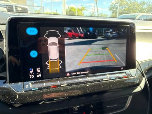 Used 2025 Volkswagen Atlas Cross Sport SE w/ Panoramic Sunroof Package FWD image 12