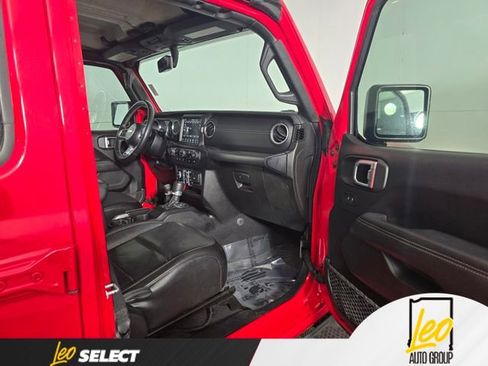 Used 2019 Jeep Wrangler Unlimited Sahara AWD/4WD image 15