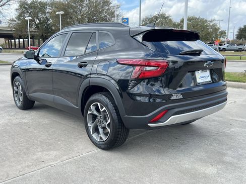 Certified 2024 Chevrolet Trax LT w/ Driver Confidence Package image 3