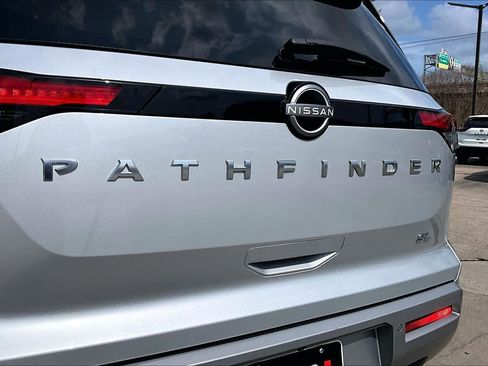 Used 2023 Nissan Pathfinder SL image 28