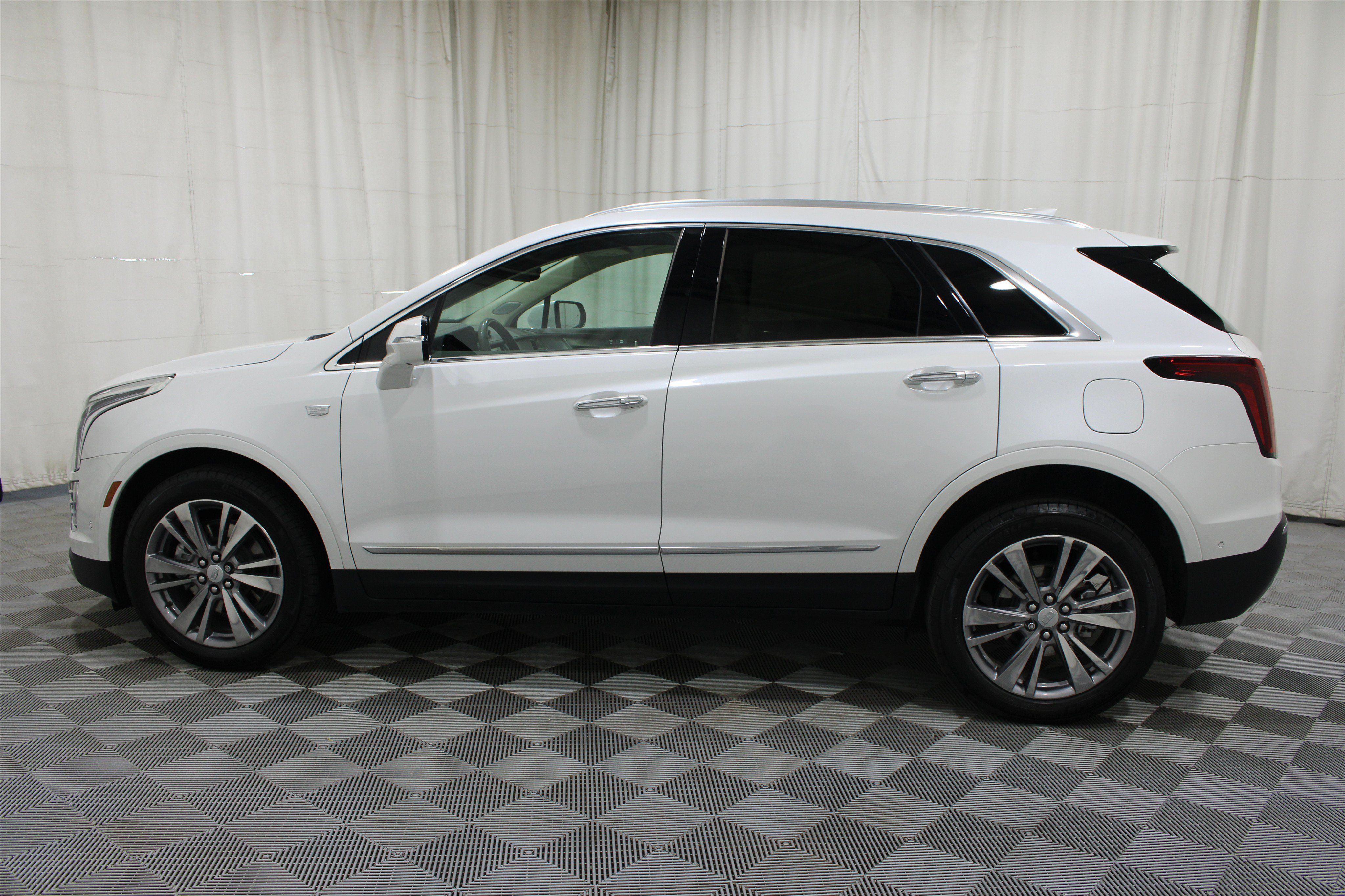 Used 2025 Cadillac XT5 Premium Luxury w/ Technology Package AWD/4WD image 38