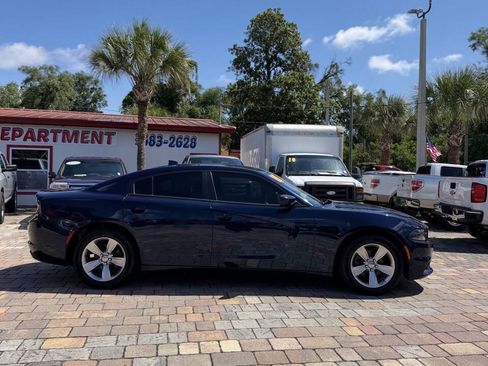 Used 2015 Dodge Charger SXT RWD image 3