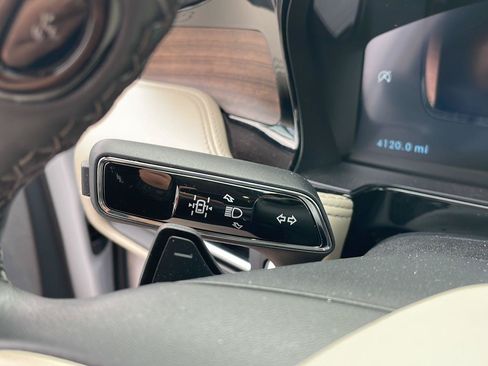 Used 2025 Lincoln Corsair Reserve AWD/4WD image 15