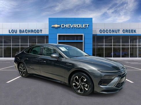 Used 2025 Hyundai Sonata SEL FWD image 2