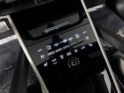 Certified 2025 Porsche Cayenne S AWD/4WD image 30