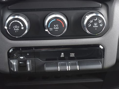 Used 2024 RAM 2500 Big Horn AWD/4WD image 31