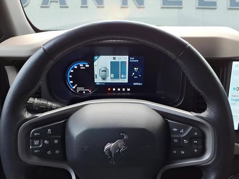 Used 2023 Ford Bronco Wildtrak image 25