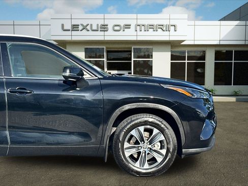 Used 2022 Toyota Highlander XLE AWD/4WD image 36
