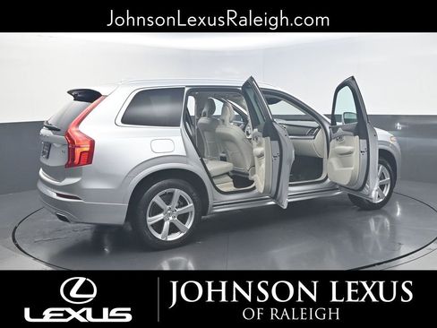 Used 2021 Volvo XC90 T5 Momentum w/ Climate Package image 22