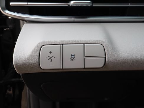 Used 2024 Hyundai Elantra Limited FWD image 16