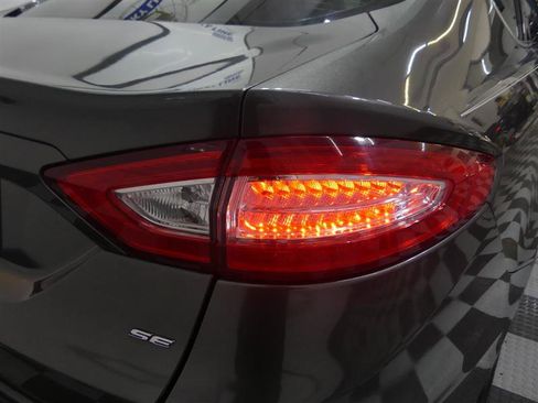 Used 2016 Ford Fusion SE image 15