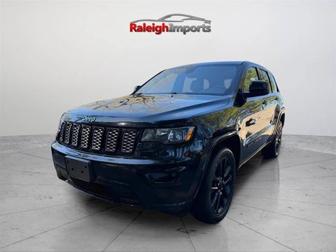Used 2019 Jeep Grand Cherokee Altitude AWD/4WD image 2