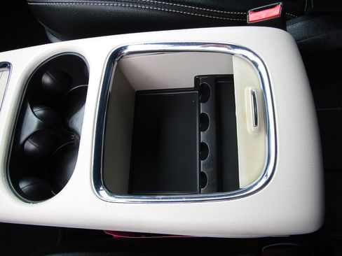 Used 2018 Dodge Grand Caravan SXT w/ Rear Park Assist Package image 19