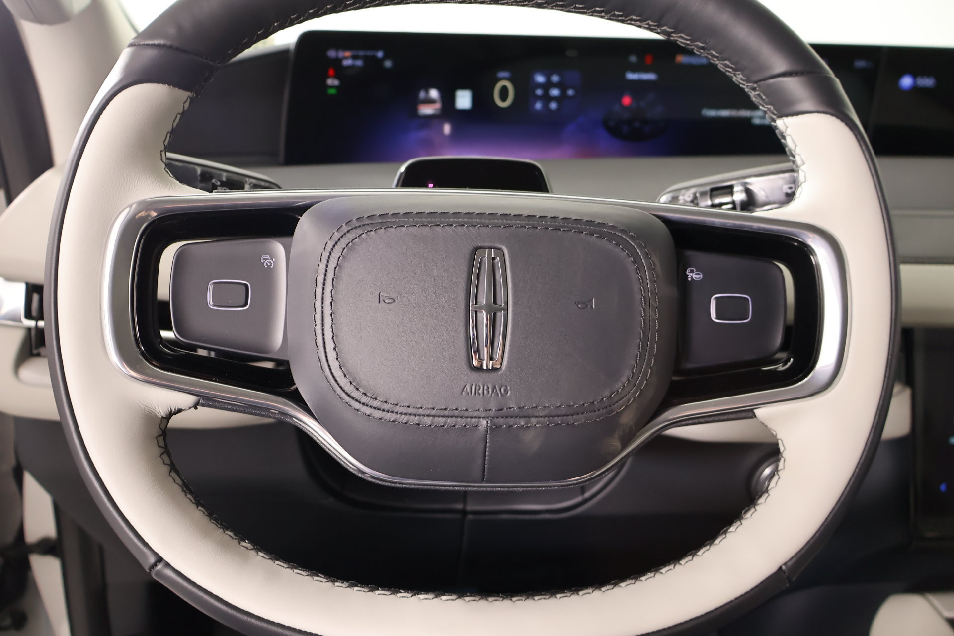 New 2026 Lincoln Navigator Premiere AWD/4WD image 3