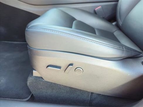 Used 2023 Tesla Model Y Performance image 10