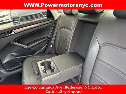 Used 2020 Volkswagen Passat 2.0T R-Line image 23