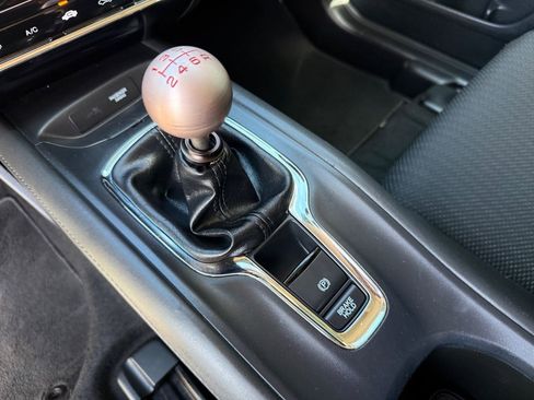Used 2016 Honda HR-V EX image 36