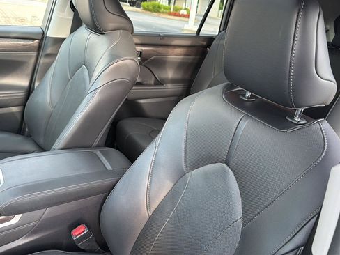 Certified 2020 Toyota Highlander Limited FWD image 30