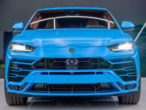Used 2022 Lamborghini Urus image 2