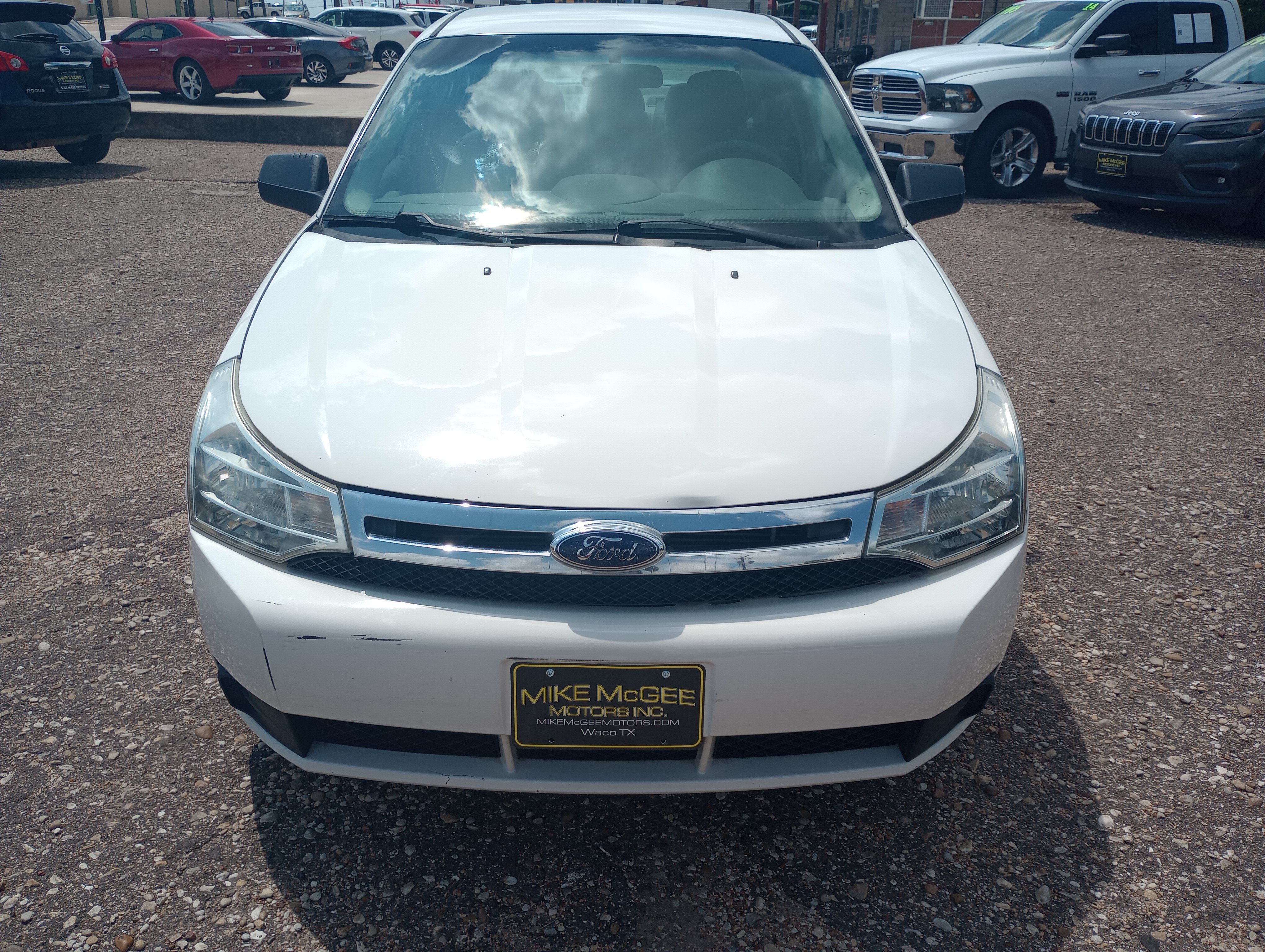Used 2010 Ford Focus SE FWD image 2