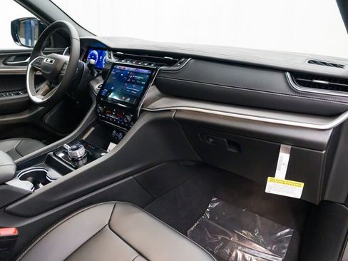 New 2025 Jeep Grand Cherokee L Limited w/ Black Appearance Package image 30