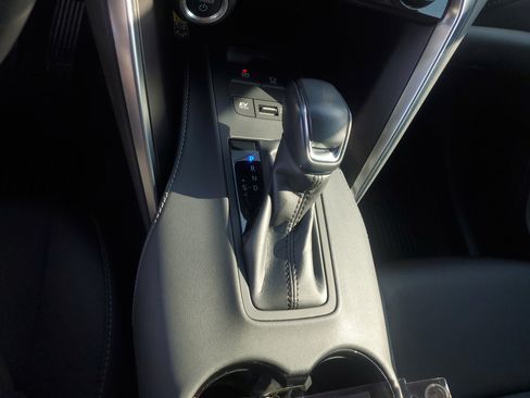 Used 2023 Toyota Venza LE image 22