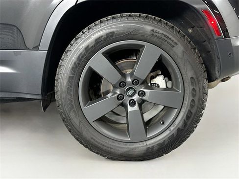 New 2025 Land Rover Defender 110 S image 28