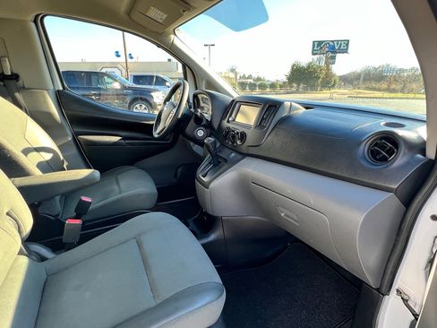 Used 2020 Nissan NV200 SV image 9