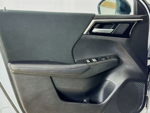 Used 2024 Mitsubishi Outlander ES image 11