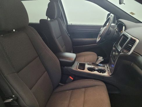 Used 2019 Jeep Grand Cherokee Laredo image 21