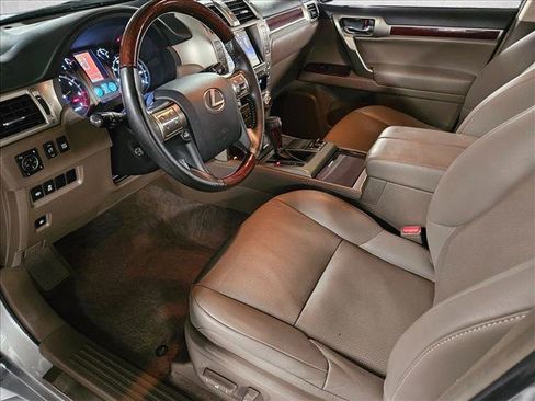 Used 2019 Lexus GX 460 image 10