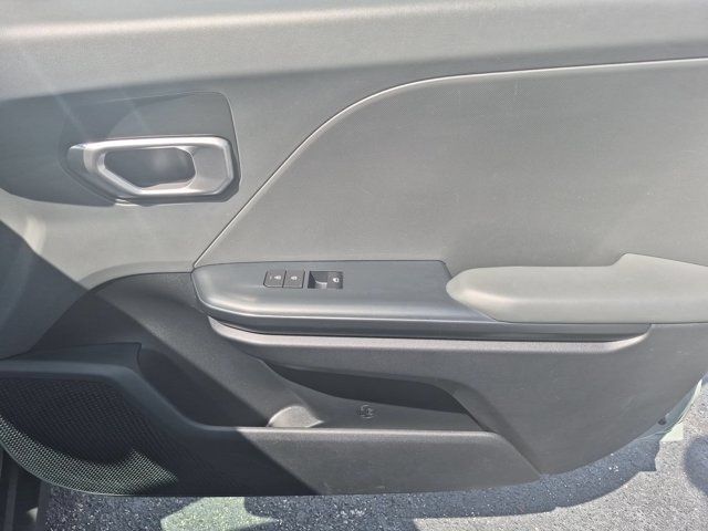 Used 2025 Kia K4 FWD image 32