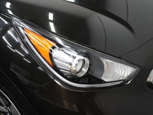 Used 2017 Kia Niro EX image 27