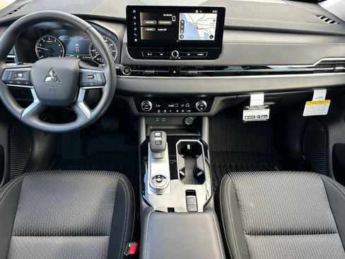 New 2026 Mitsubishi Outlander ES image 12