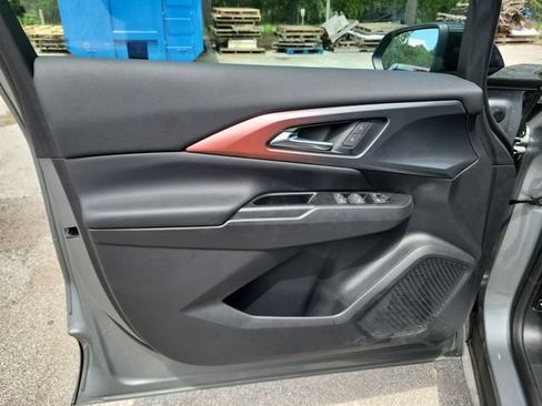 Used 2024 Chevrolet Equinox EV RS FWD image 22