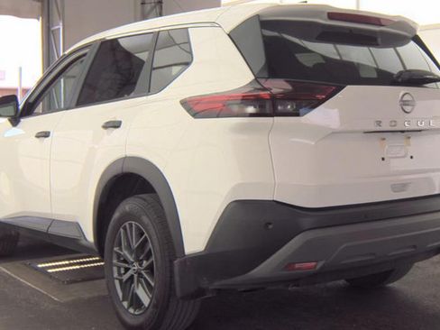 Used 2023 Nissan Rogue S FWD image 2