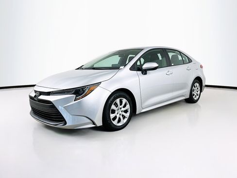 Used 2024 Toyota Corolla LE image 3