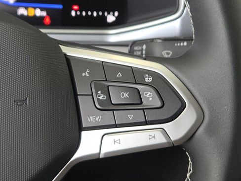 New 2026 Volkswagen Taos SE image 9