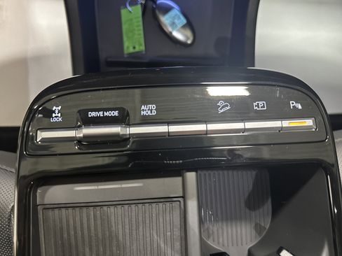 Used 2025 Hyundai Tucson Limited image 23