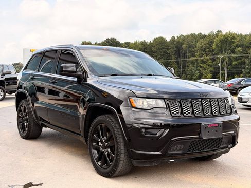 Used 2019 Jeep Grand Cherokee Altitude AWD/4WD image 7