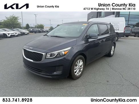 Used 2017 Kia Sedona LX FWD image 1