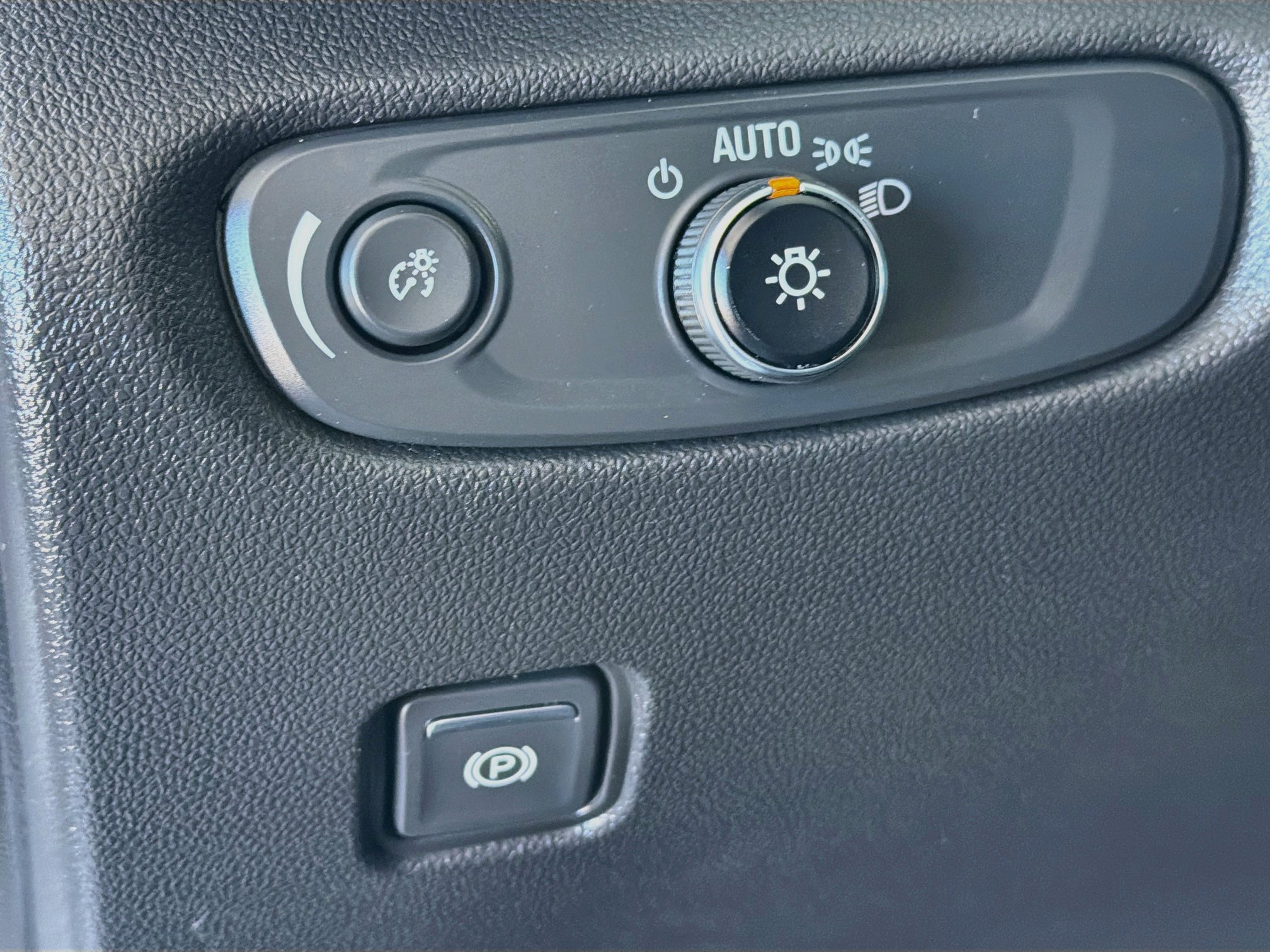 Used 2025 Chevrolet Blazer LT AWD/4WD image 16