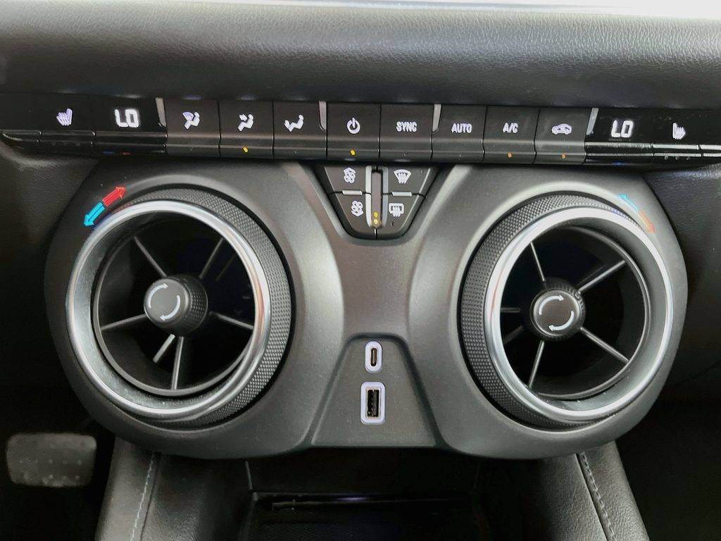 Used 2022 Chevrolet Blazer LT AWD/4WD image 16