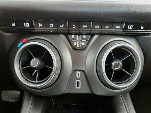 Used 2022 Chevrolet Blazer LT AWD/4WD image 16