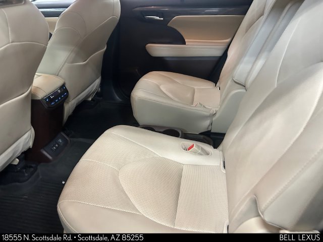 Used 2021 Toyota Highlander Platinum AWD/4WD image 16