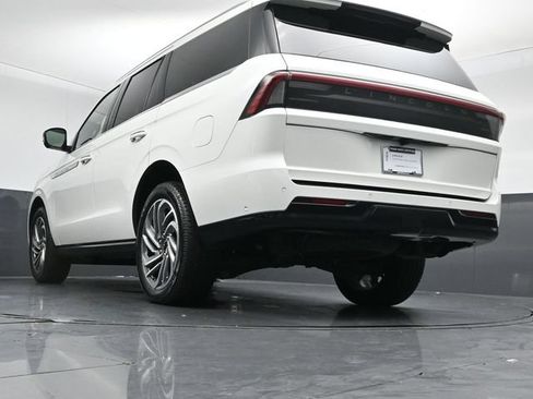 Certified 2025 Lincoln Navigator Reserve AWD/4WD image 44