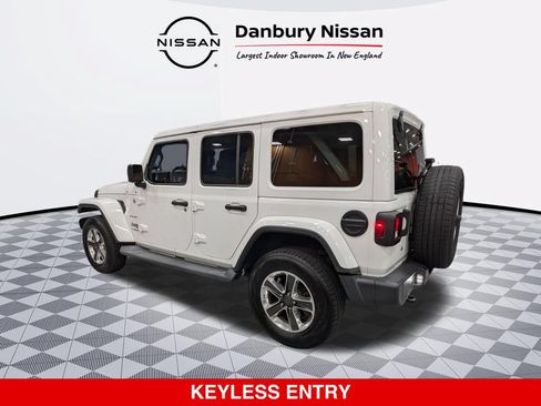 Used 2018 Jeep Wrangler Unlimited Sahara AWD/4WD image 5