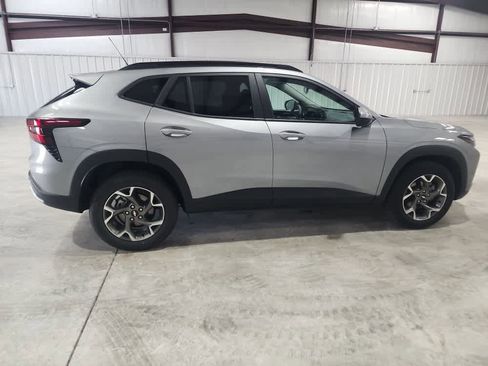 Used 2025 Chevrolet Trax LT image 6