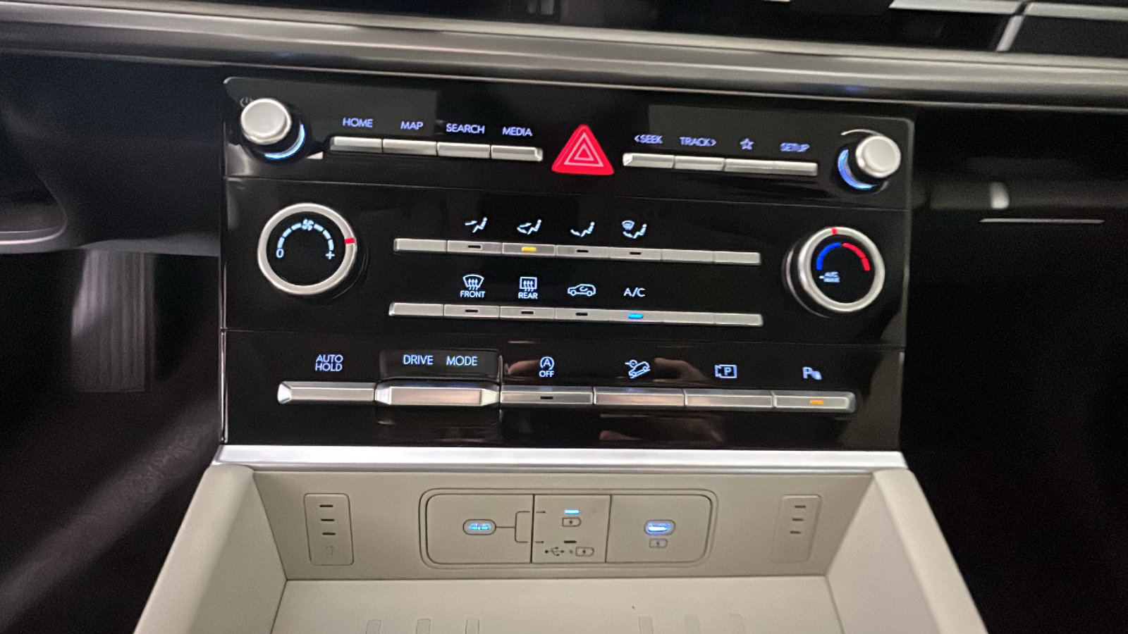 Used 2024 Hyundai Santa Fe SE FWD image 27