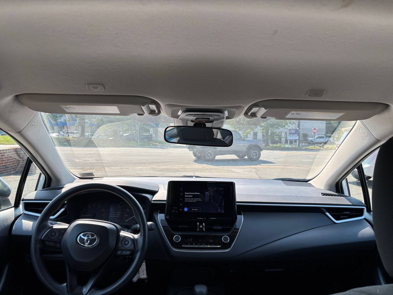 Used 2025 Toyota Corolla LE FWD image 30